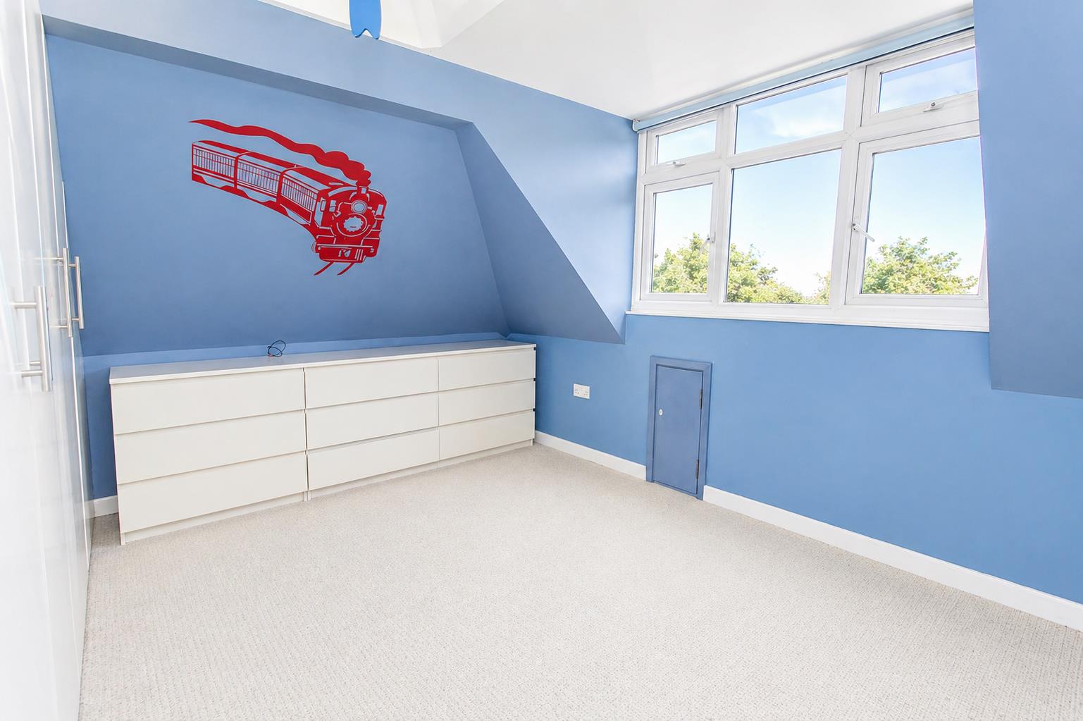 Roundwood Way, Banstead